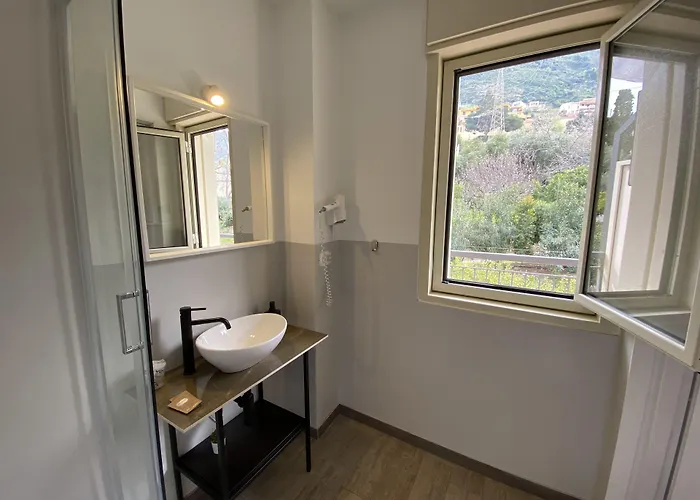 Ma&mi Light Гостьовий будинок Чефалу